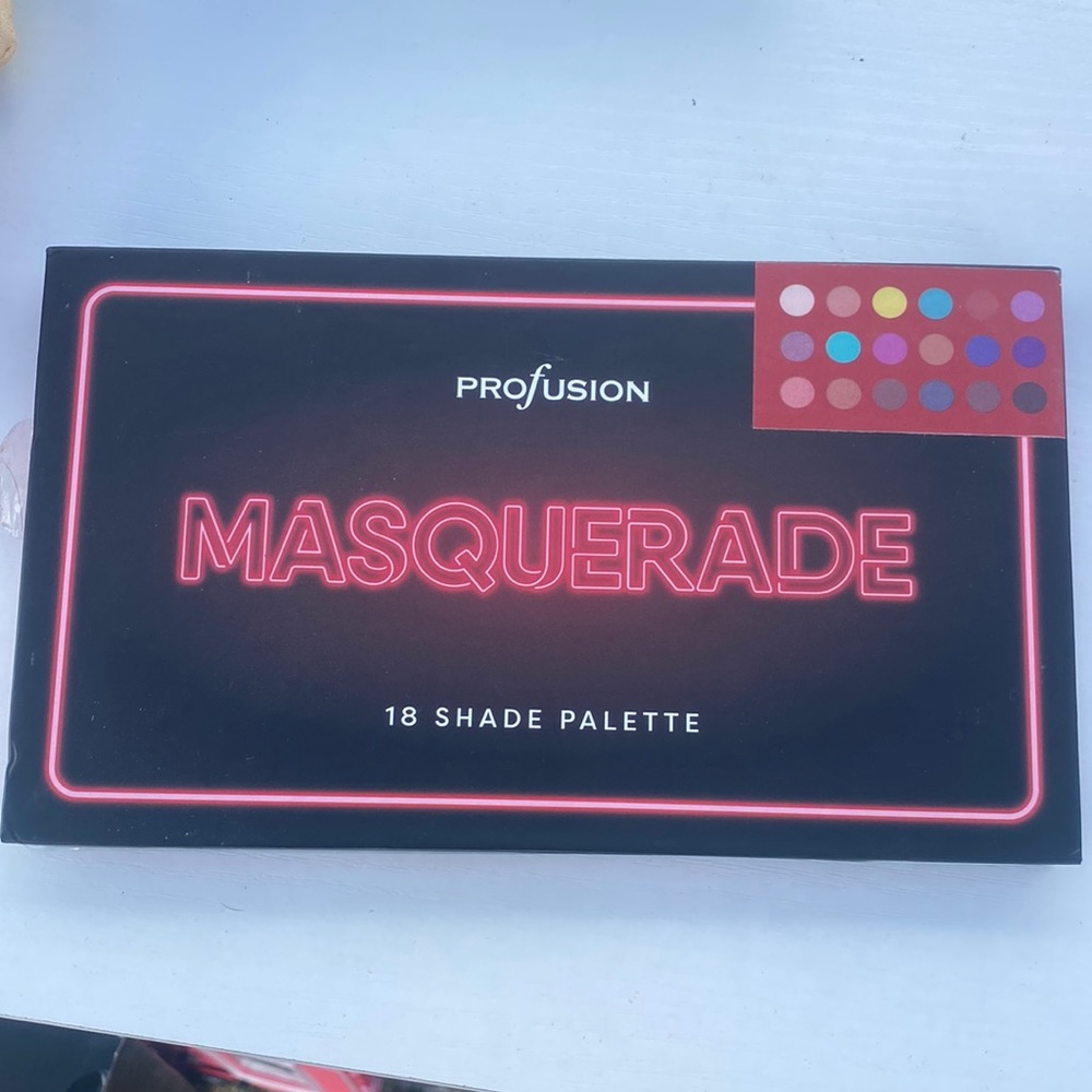 Masquerade 18 Shade Palette